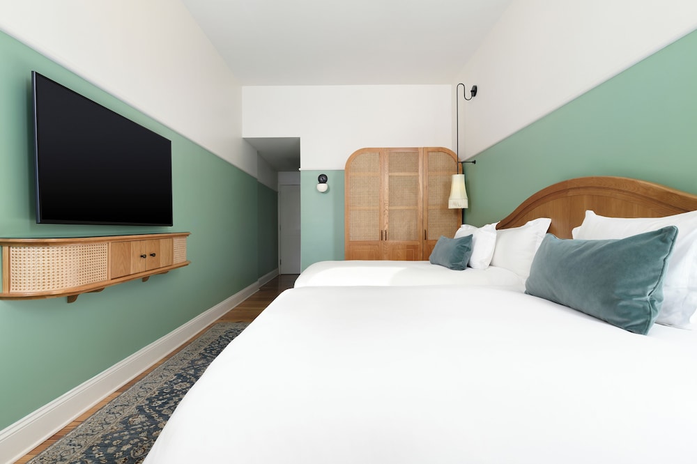 Room, 2 Double Beds - Photo 1