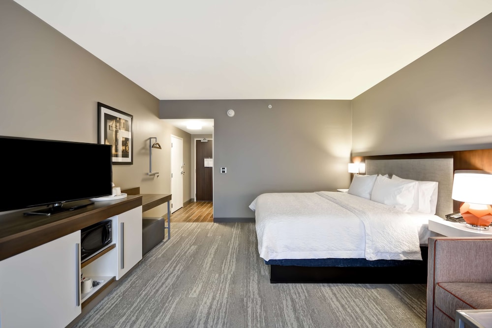 Room, 1 King Bed, Accessible, Bathtub photo 3