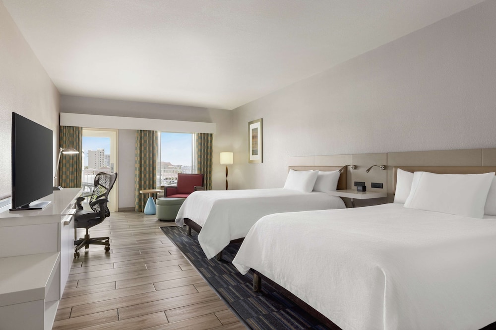 Room, 2 Queen Beds (Drinks & Snacks) - Photo 4