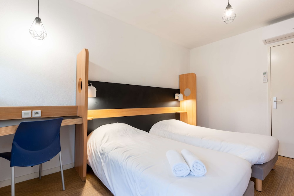 Standard Room, 2 Twin Beds photo 3