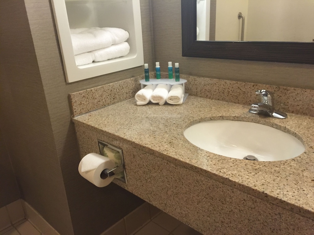 Suite, Multiple Beds - Photo 6