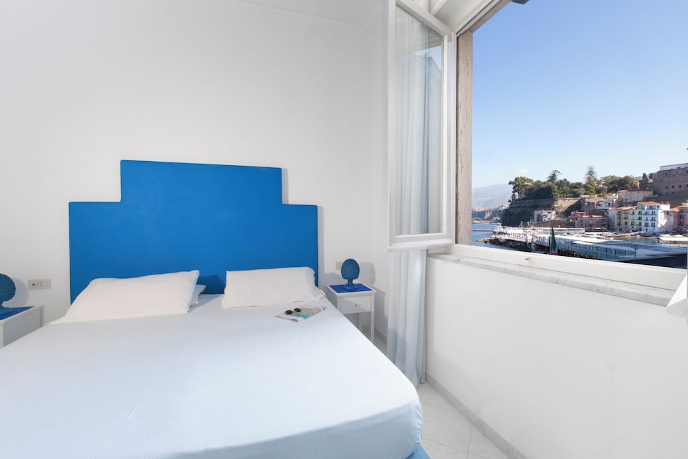 Standard-Doppelzimmer, Partial Meerblick thumbnail 5