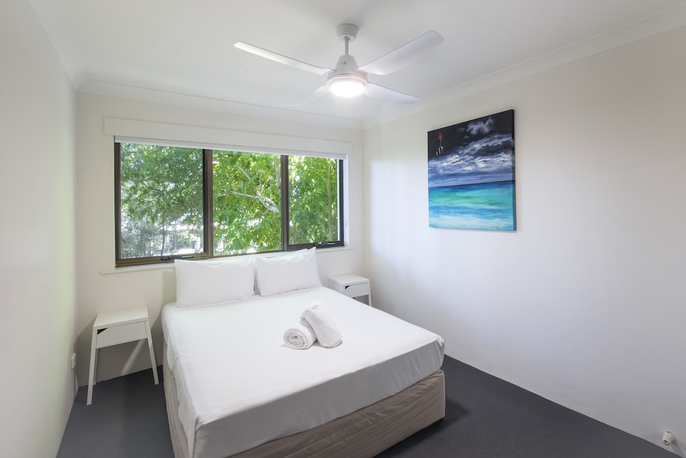 Three Bedroom Apartment with Water Views photo 2