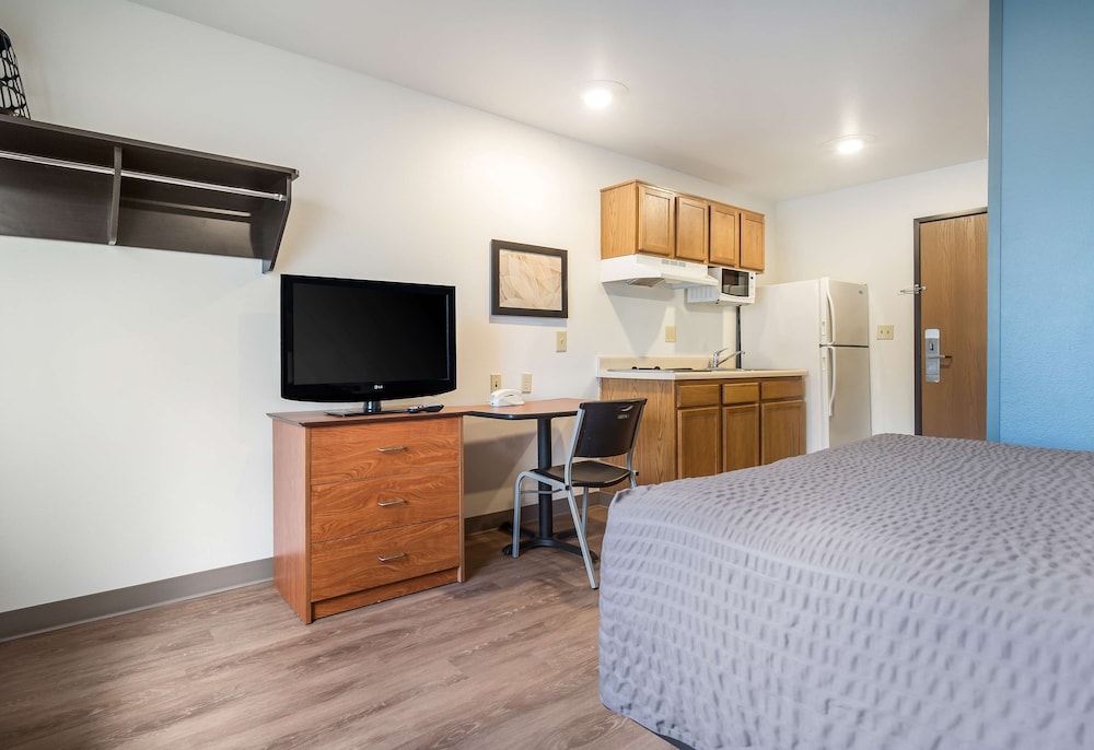 Standard Studio, 1 Double Bed, Non Smoking, Refrigerator & Microwave photo 3