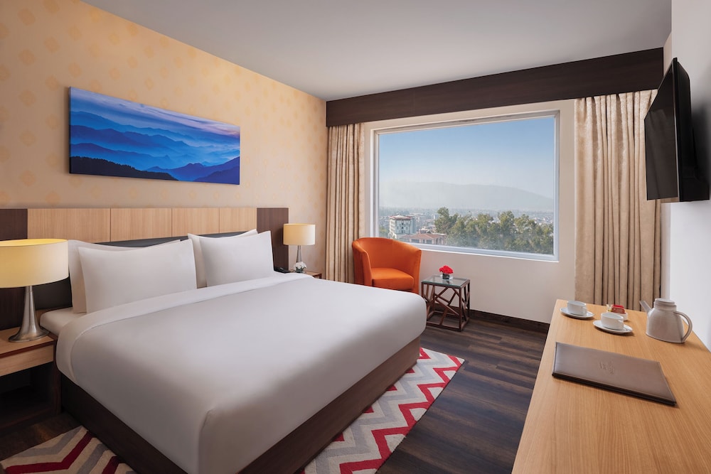 Deluxe Suite, Pool View - Photo 1