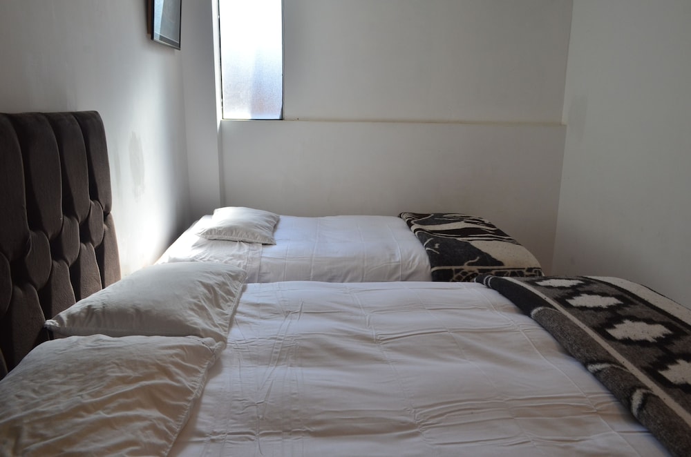 Double Room, Multiple Beds, Private Bathroom (Margarita) photo 3
