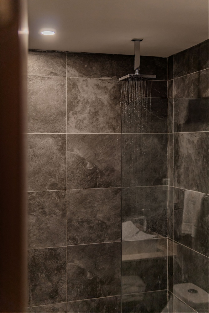 Deluxe Room - Photo 4