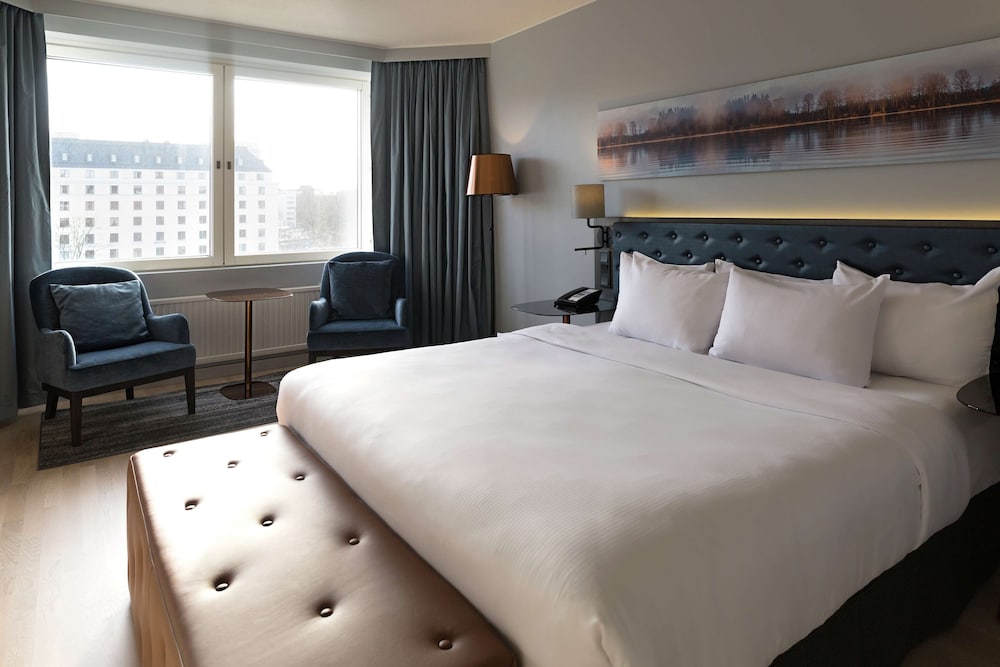 Suite, 1 King Bed, Canal View photo 1