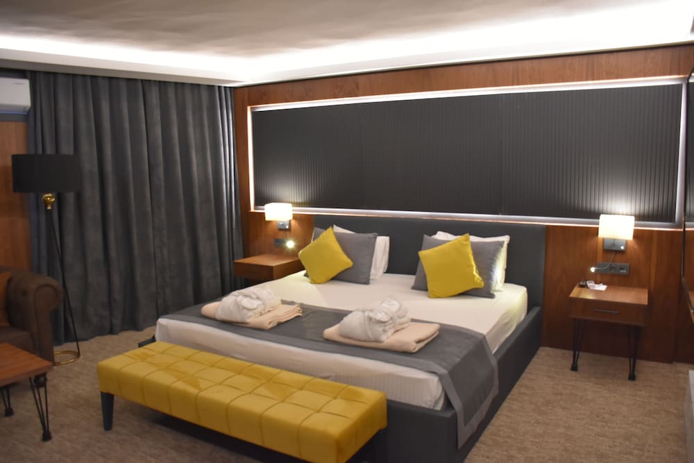 King Suite - Photo 3