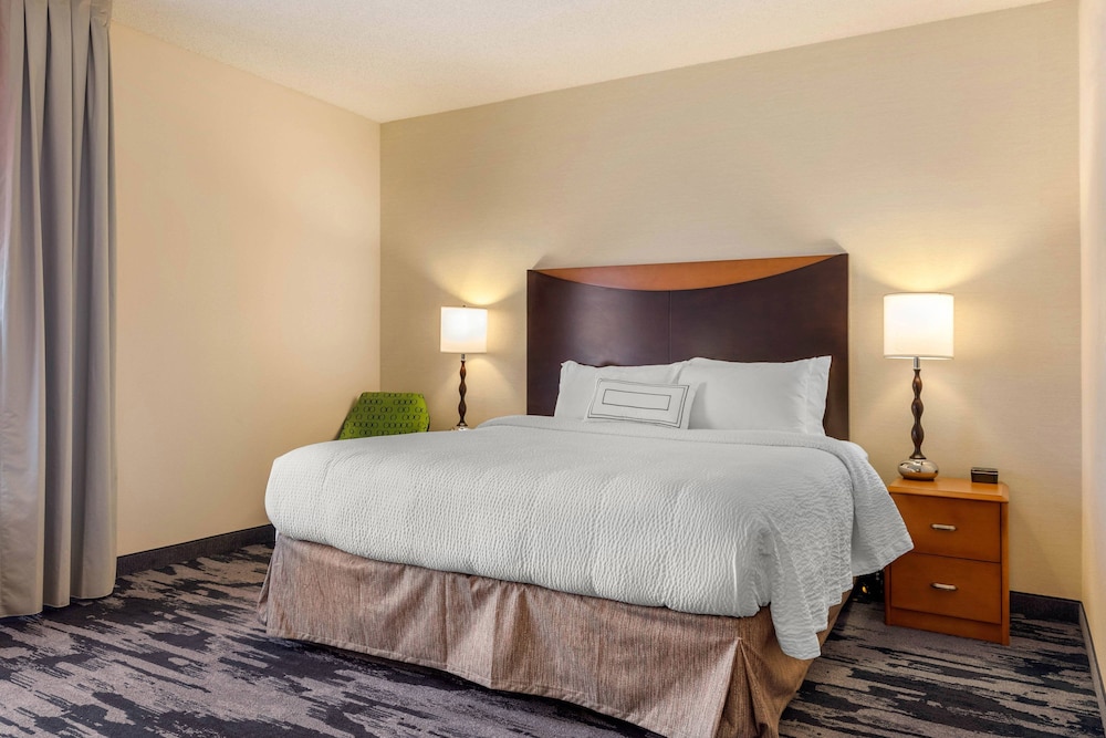 Room, 1 King Bed (Hearing Accessible) - Photo 2