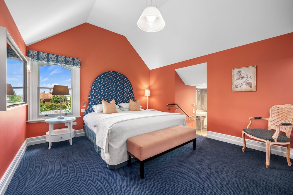 Suite, 1 King Bed, City View