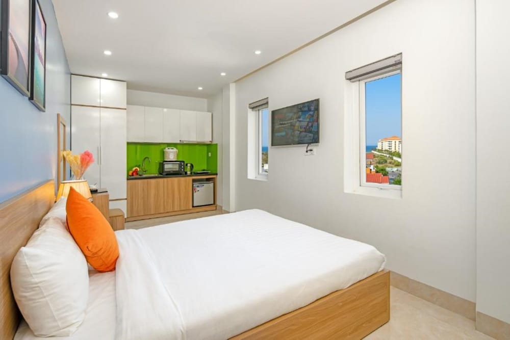 Studio Apartment - Photo 1