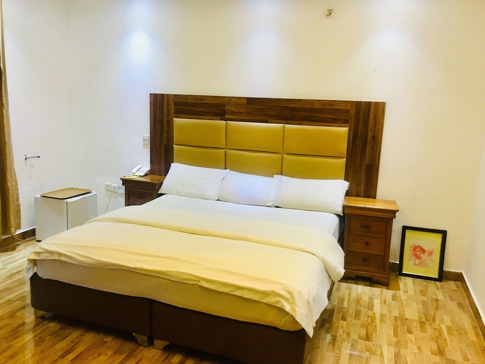 Executive Room - Photo 3
