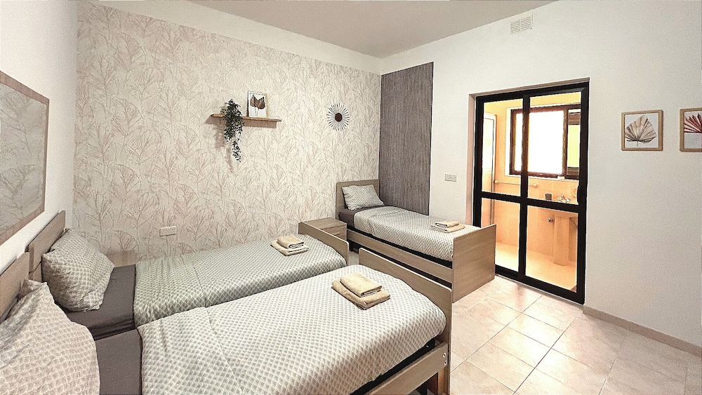Family Apartment, Balcony, Valley View