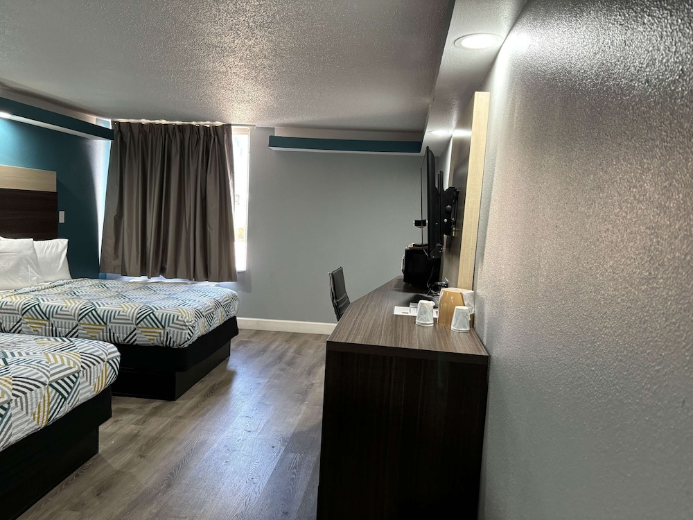 Standard Suite, 2 Queen Beds, Smoking, Refrigerator & Microwave