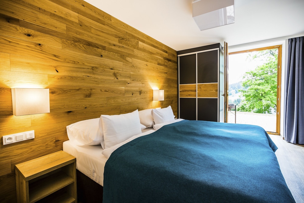 Grand Apartment, 2 Queen Beds, Garden View, Annex Building, photo 6