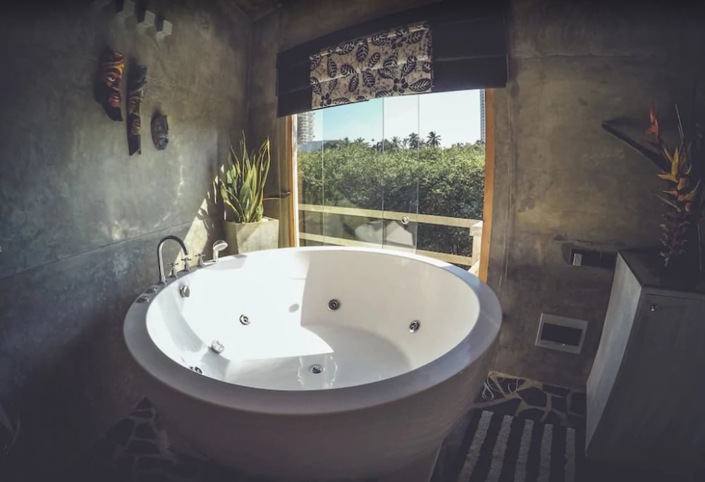 Signature Room, Jetted Tub, Lake View photo 2