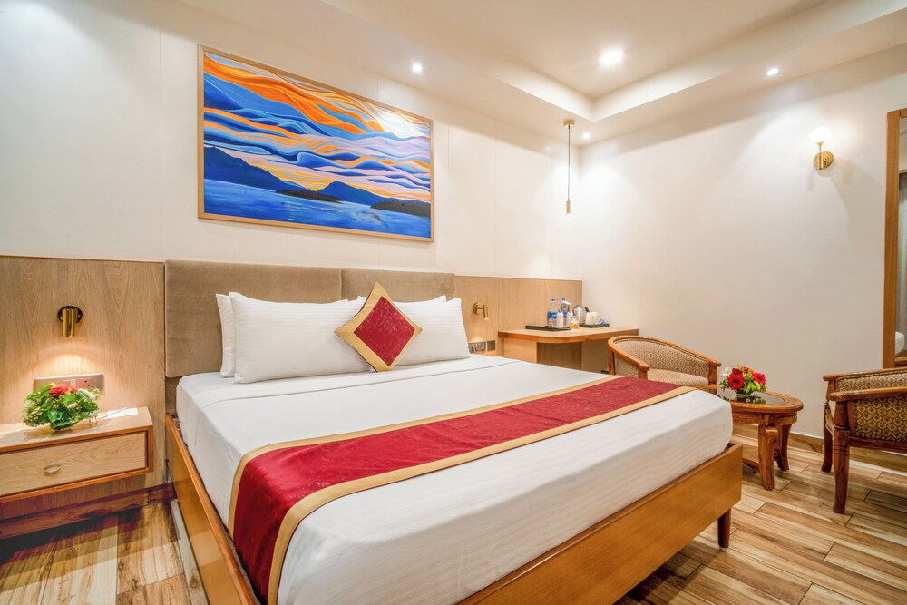 Classic Double Room, 1 King Bed, Mountain View photo 3