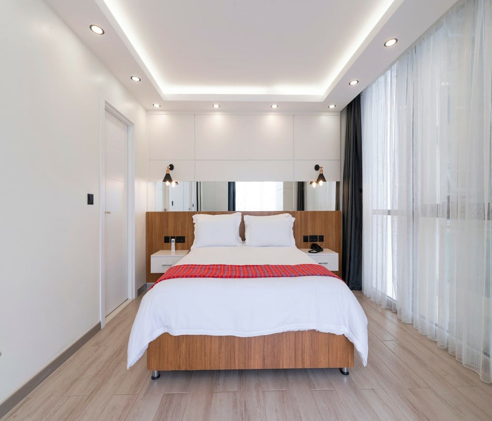 Basic Suite, Ensuite
