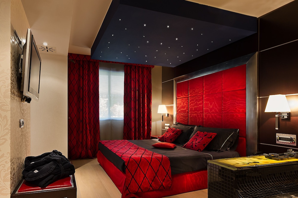Suite, Hot Tub - Photo 1