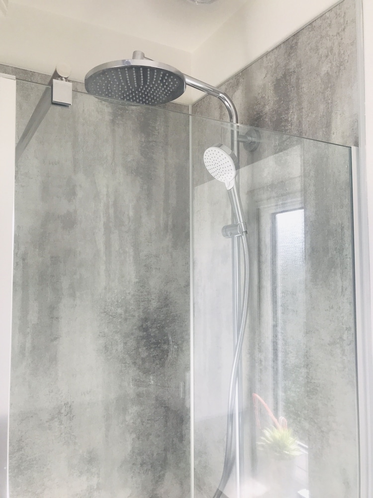 Single Room, Shared Bathroom photo 3