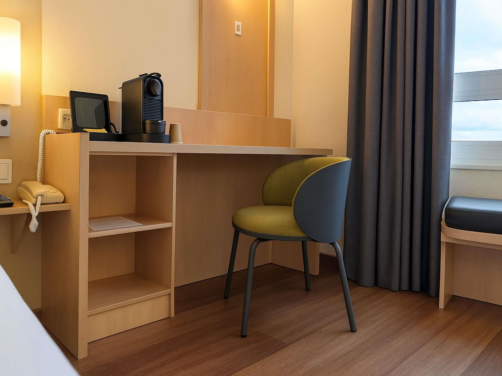 Comfort Room, 1 Double Bed, Courtyard View - Photo 3