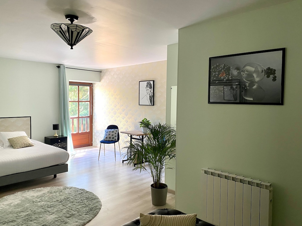 Suite, Ensuite (Maison De Caractère)
