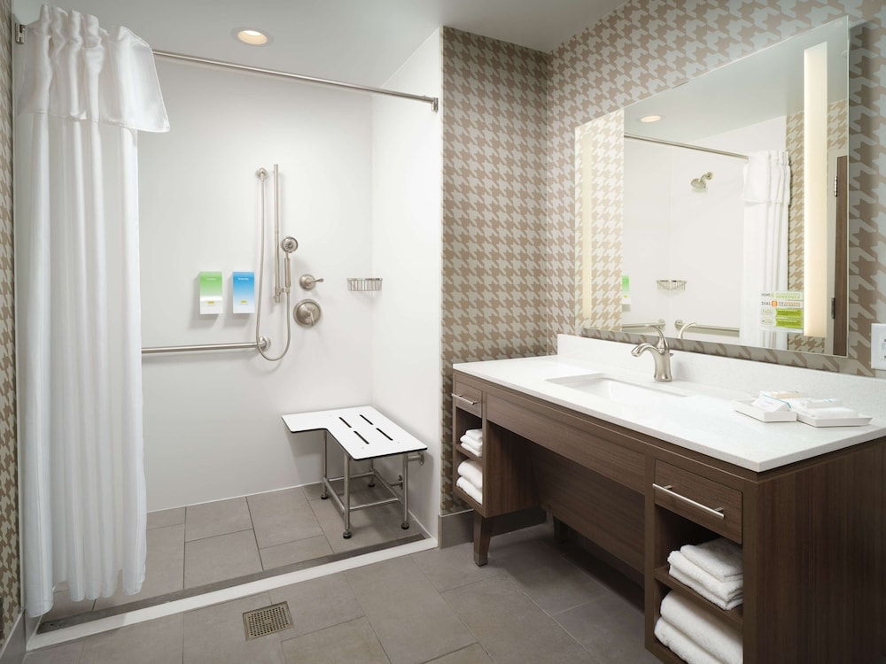 Suite, 1 King Bed, Accessible (Roll-In Shower) - Photo 6