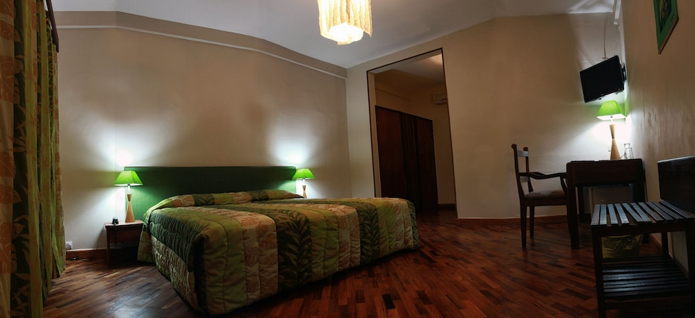 Superior Room, 1 Queen Bed, Pool Access, Pool View photo 2
