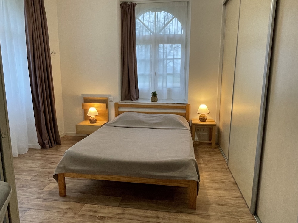 Apartment (Coquelicot)