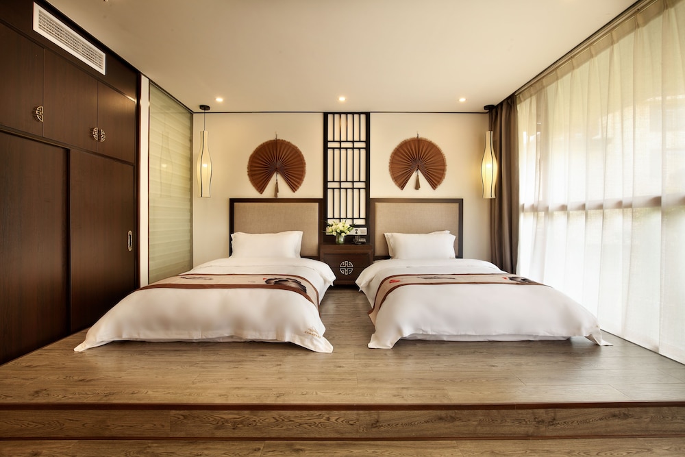 Senior Twin Room, 1 Bedroom, Ensuite photo 2