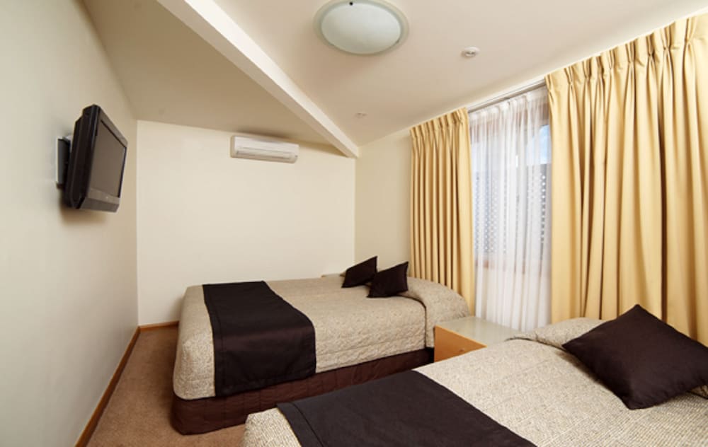 Executive Two Room Suite photo 2