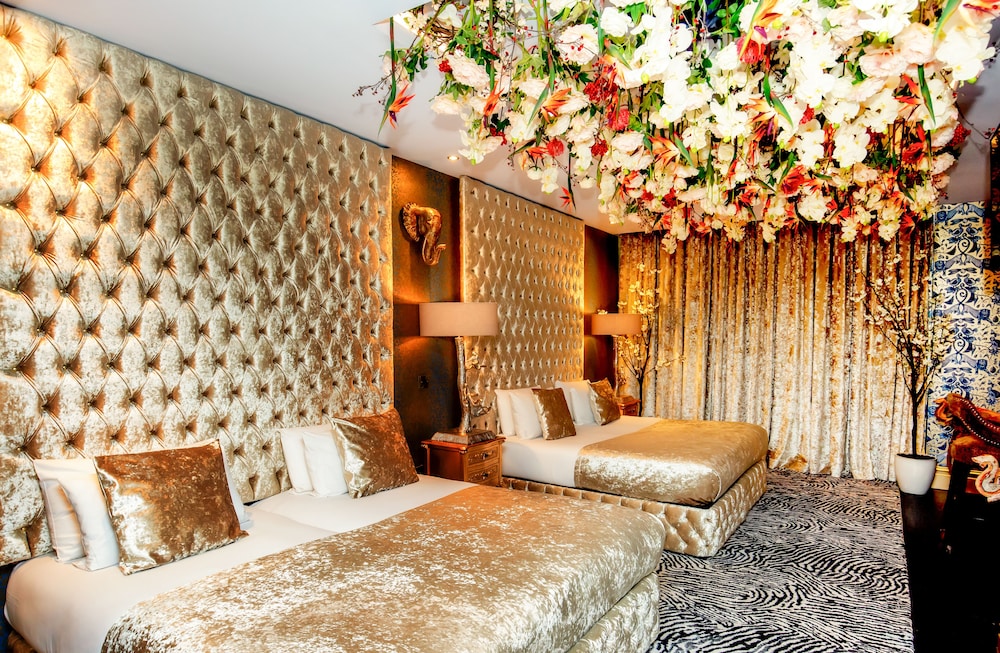 Deluxe Room (Sleeps 4)