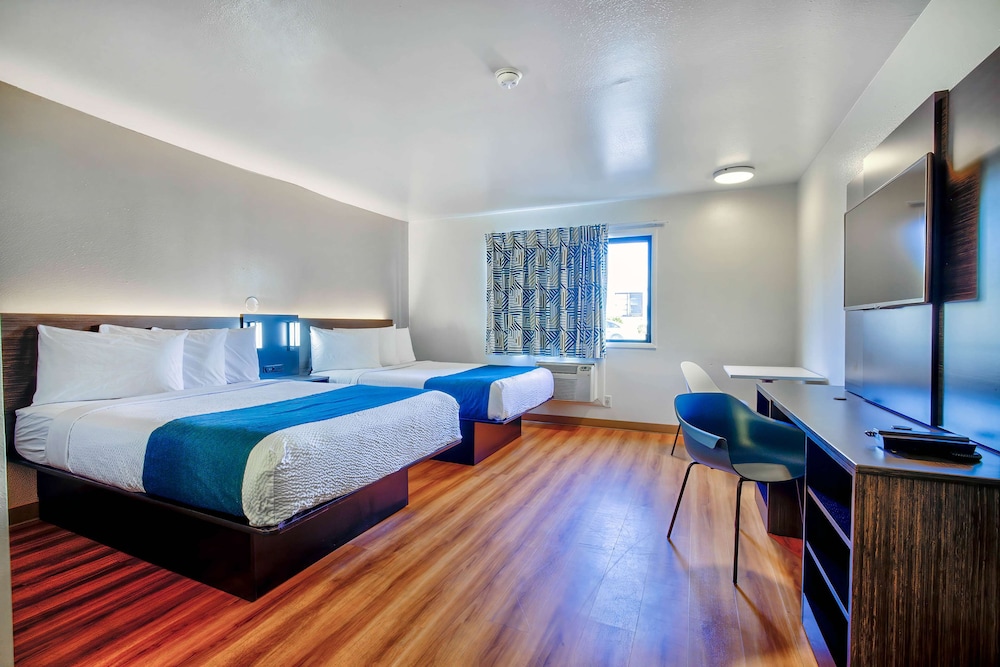 Standard Room, 2 Double Beds, Smoking photo 2