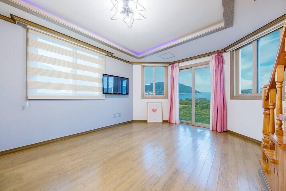 Room (Mercury) - Photo 2