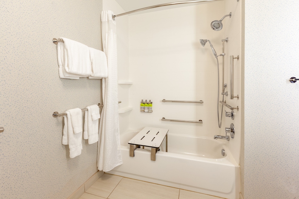 Suite, 2 Queen Beds, Accessible (Communications) - Photo 8