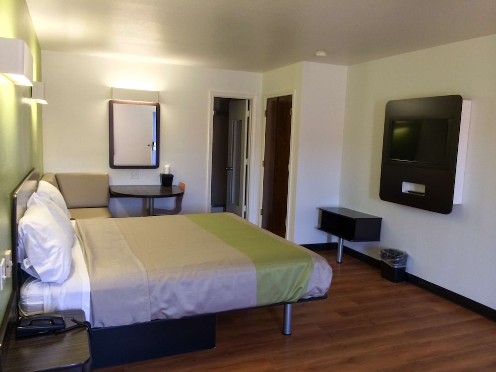 Deluxe Suite, 1 King Bed, Non Smoking, Hot Tub - Photo 2