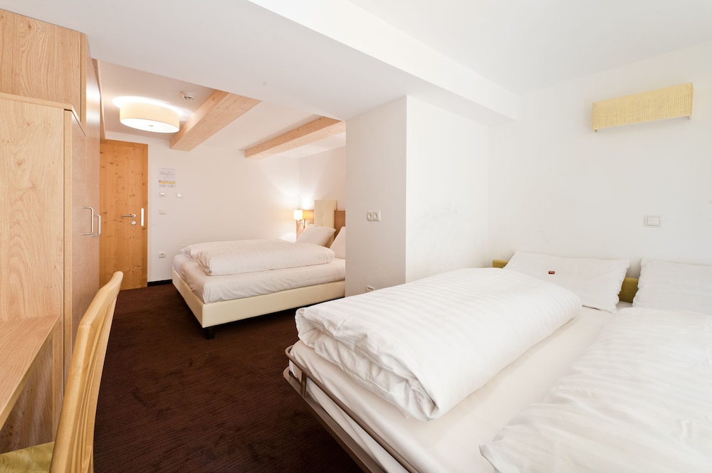 Comfort Quadruple Room, Mountain View