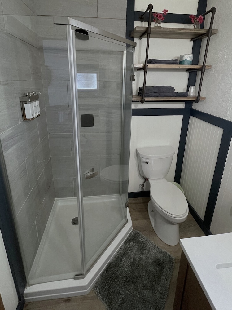 Signature Room, 1 King Bed with Sofa bed, Non Smoking, Mountain View photo 2