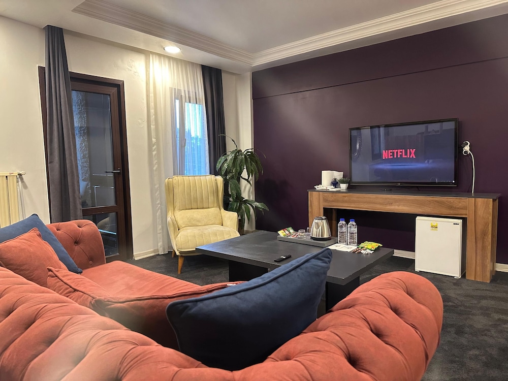 Deluxe Room, 1 King Bed, Hot Tub, Sea View