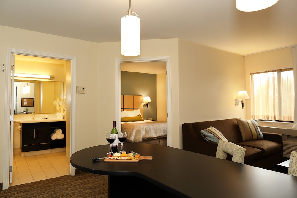 Suite, 1 Bedroom - Photo 5