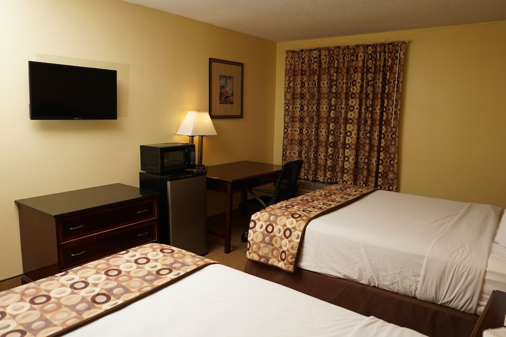 Standard Room, 1 King Bed, Non Smoking - Photo 5