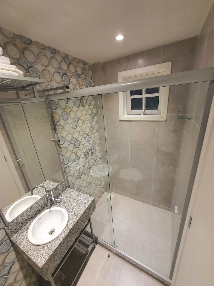 Superior Triple Room, Pool View - Photo 4