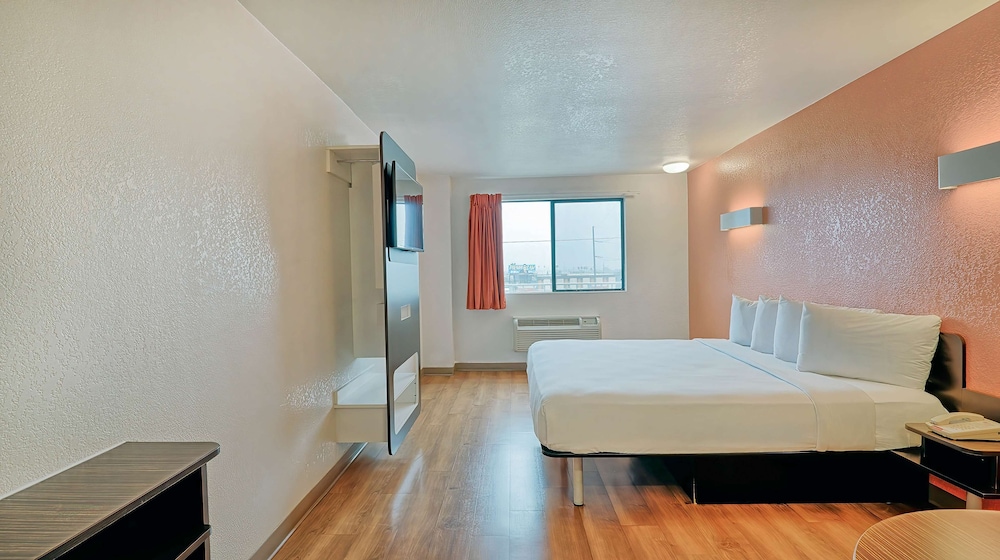 Premium Room, 1 Queen Bed, Accessible, Non Smoking photo 1