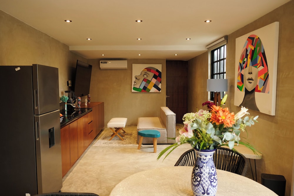 Premier Townhome photo 3