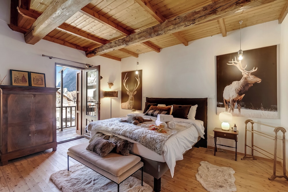 Family House, Multiple Bedrooms, 2 Bathrooms (La Baita 1800 Ski In Ski Out) photo 1