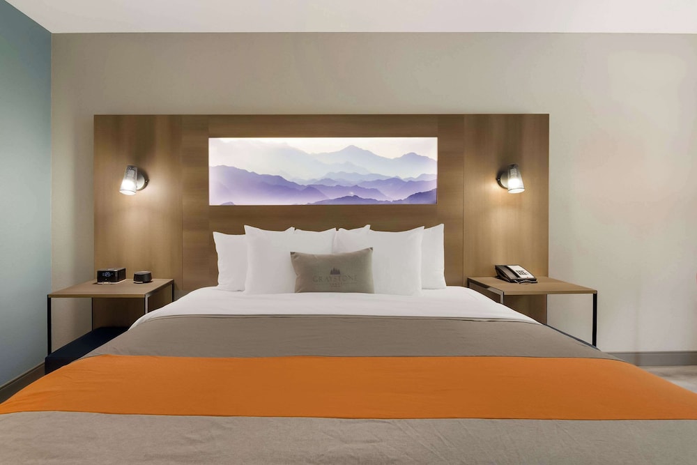 1 King Bed, Non Smoking - Photo 1