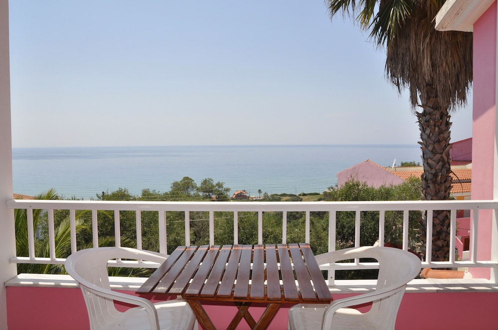 Quadruple Room, Partial Sea View - Photo 3
