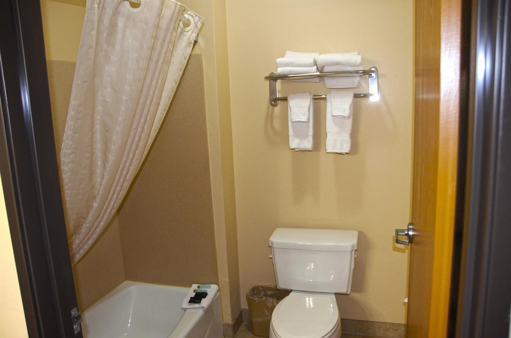 Room, 2 Queen Beds, Non Smoking - Photo 12