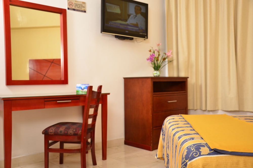 Single Room, 1 Queen Bed photo 3